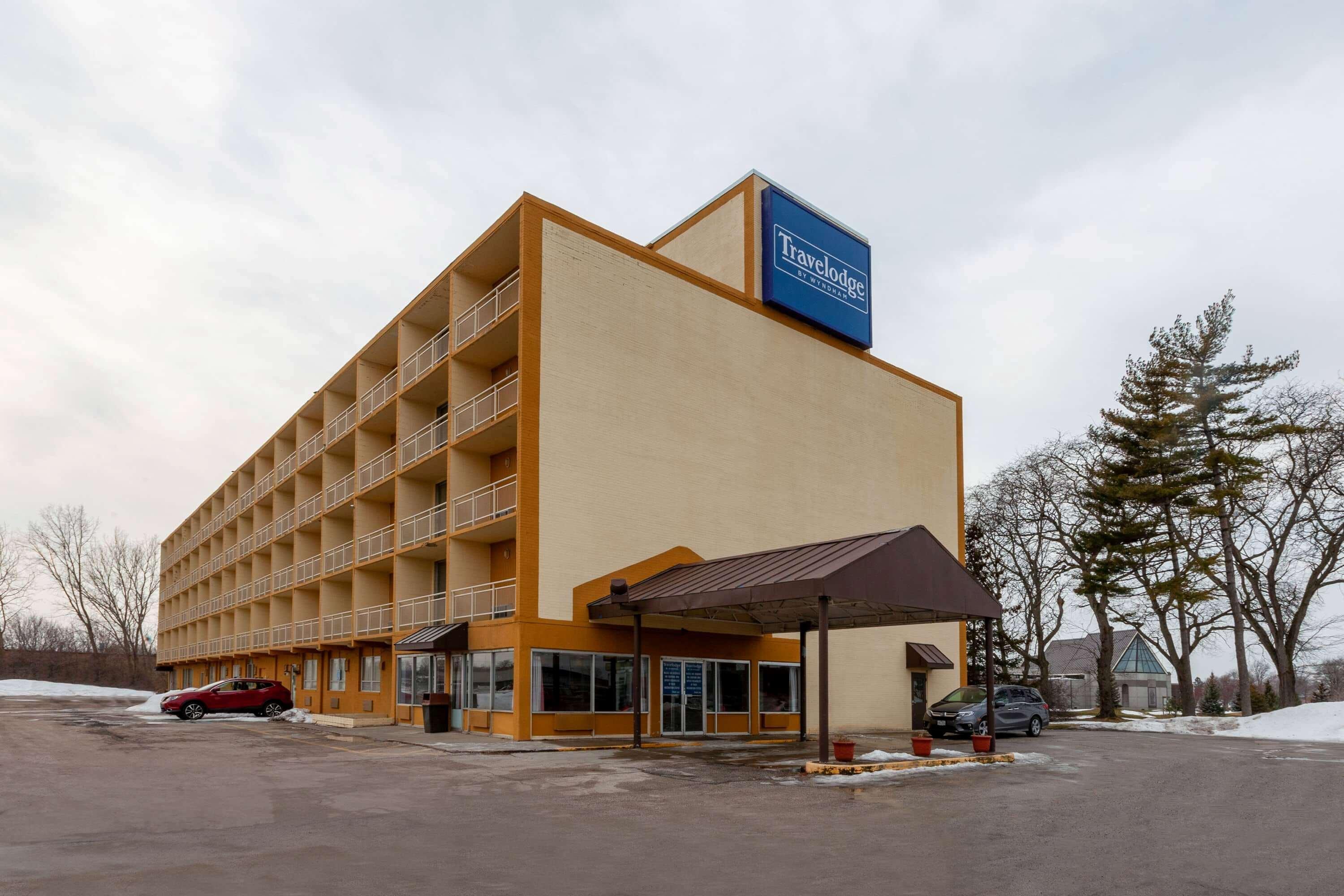 Travelodge By Wyndham Cleveland Airport Brook Park Exterior photo
